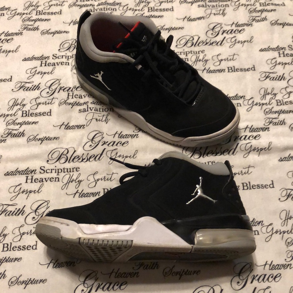 Jordan Youth Big Fund Shoes Size 5.5 Black Red Gray Suede